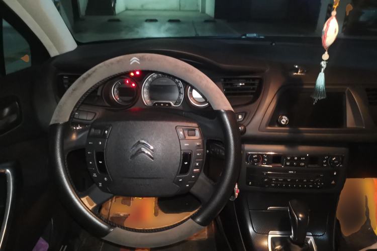 Used Citroen C5 2014 1.6T Automatic Luxury Model Steering Wheel
