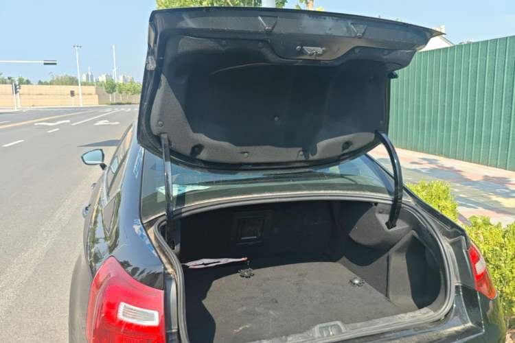 Used Citroen C5 2014 2.0L Automatic Luxury Edition Trunk