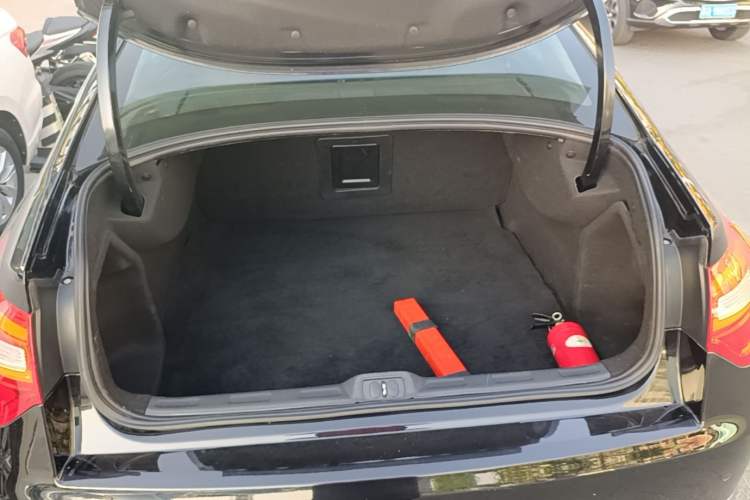Used Citroen C5 2014 1.6T Automatic Luxury Model Trunk