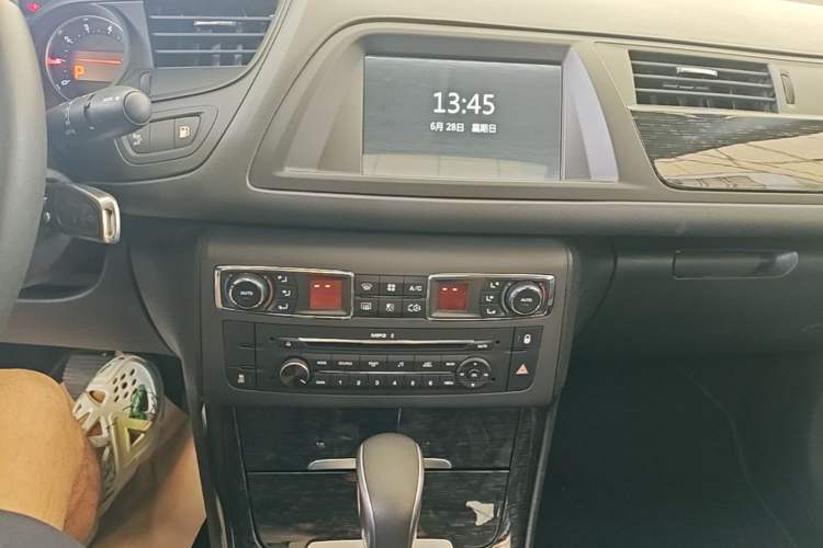 Used Citroen C5 2014 2.0L Automatic Luxury Edition Audio And AC Panel