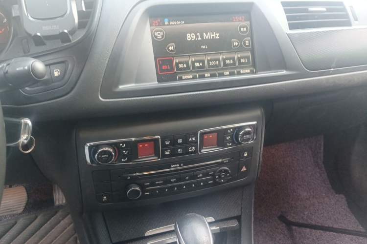 Used Citroen C5 2014 1.6T Automatic Luxury Model Audio And AC Panel