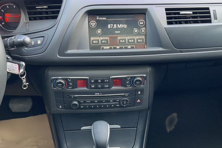 Used Citroen C5 2014 1.6T Automatic Luxury Model Audio And AC Panel
