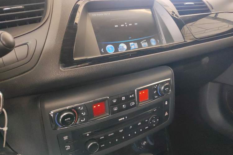 Used Citroen C5 2014 2.0L Automatic Luxury Edition Audio And AC Panel