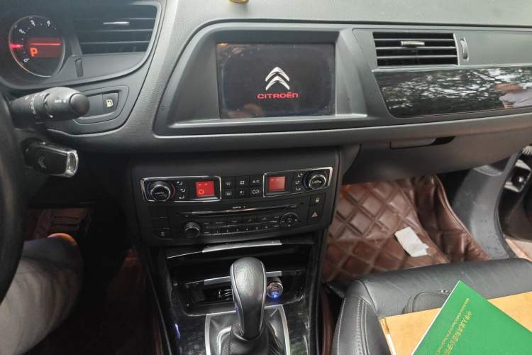 Used Citroen C5 2014 2.0L Automatic Luxury Edition Audio And AC Panel