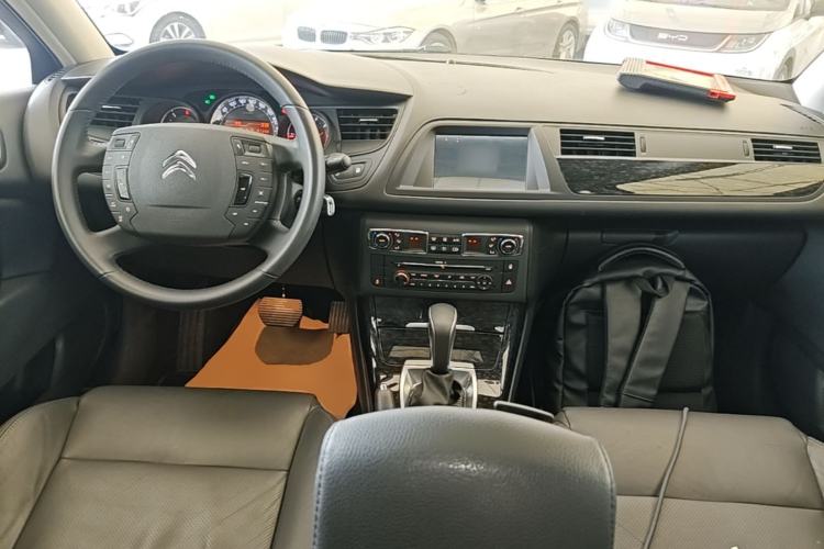 Used Citroen C5 2014 2.0L Automatic Luxury Edition Center Console