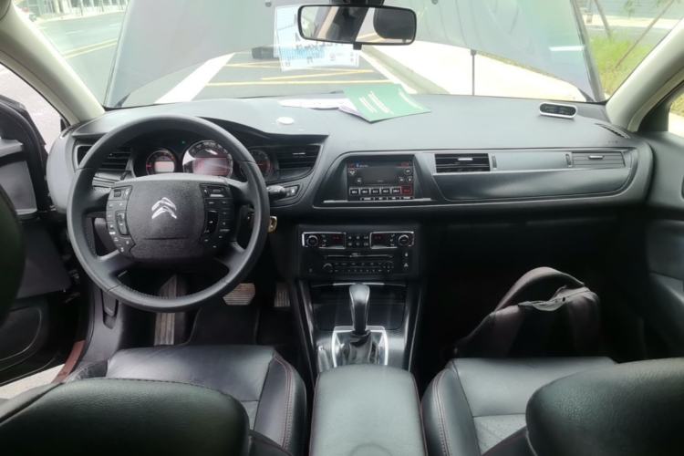 Used Citroen C5 2014 1.6T Automatic Luxury Model Center Console