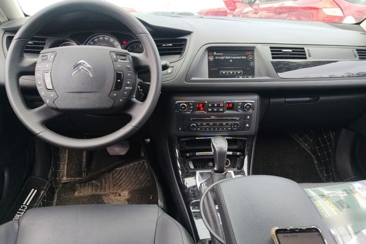 Used Citroen C5 2014 2.0L Automatic Luxury Edition Center Console