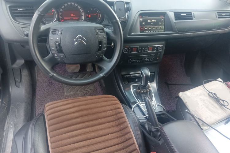 Used Citroen C5 2014 1.6T Automatic Luxury Model Center Console