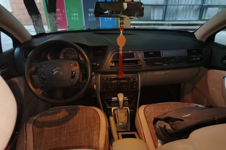Used Citroen C5 2014 2.0L Automatic Zunyue Model Center Console