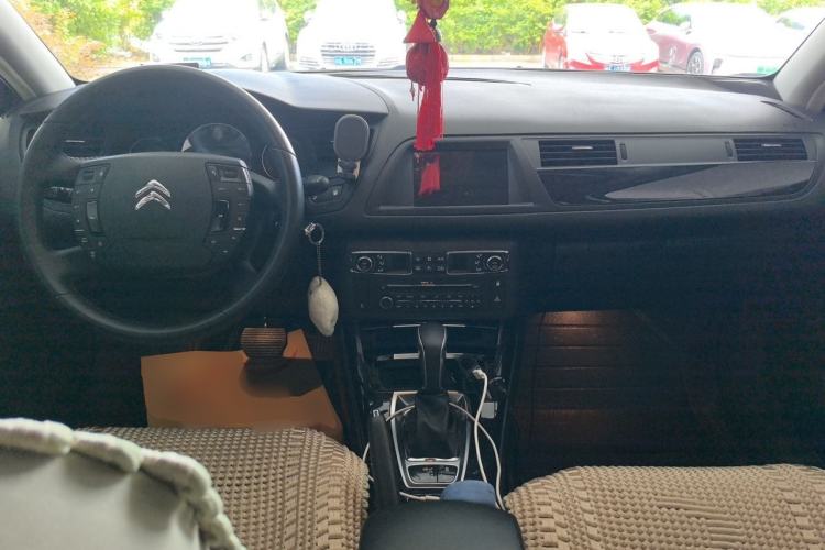 Used Citroen C5 2014 2.0L Automatic Luxury Edition Center Console