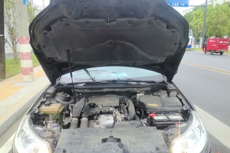 Used Citroen C5 2014 1.6T Automatic Luxury Model Engine Bay
