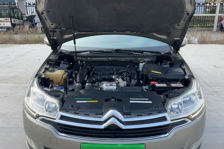 Used Citroen C5 2014 1.6T Automatic Luxury Model Engine Bay