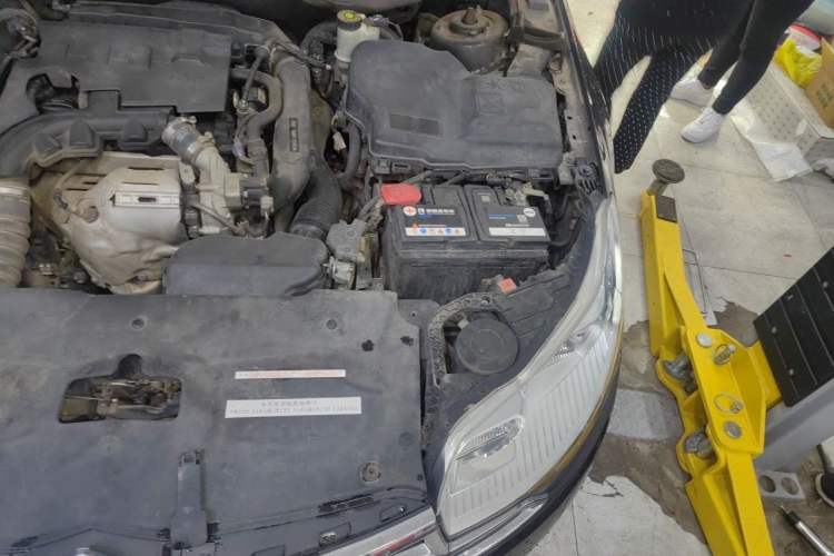Used Citroen C5 2014 1.6T Automatic Luxury Model Engine Bay Left