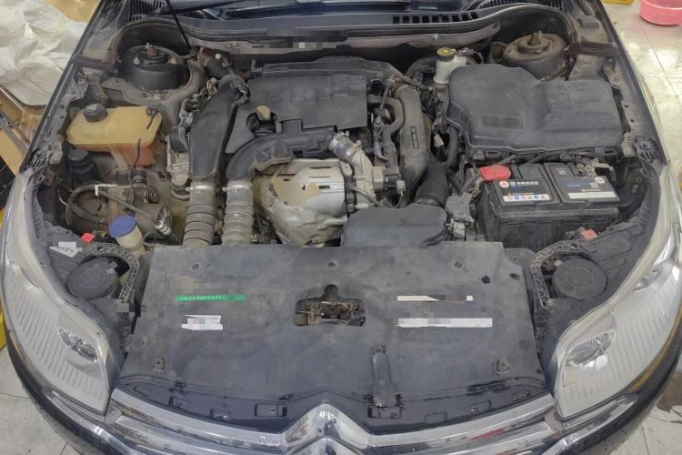 Used Citroen C5 2014 1.6T Automatic Luxury Model Engine Bay