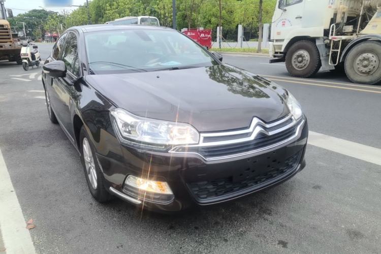 Used Citroen C5 2014 1.6T Automatic Luxury Model Front Right 45 Deg