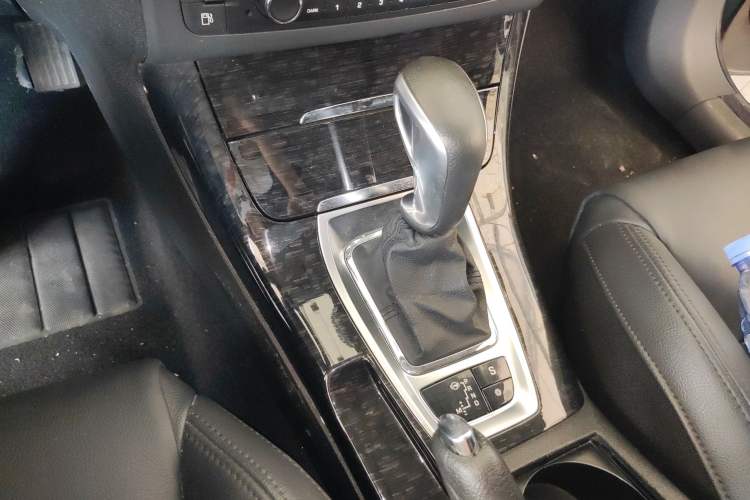 Used Citroen C5 2014 2.0L Automatic Luxury Edition Gear Lever