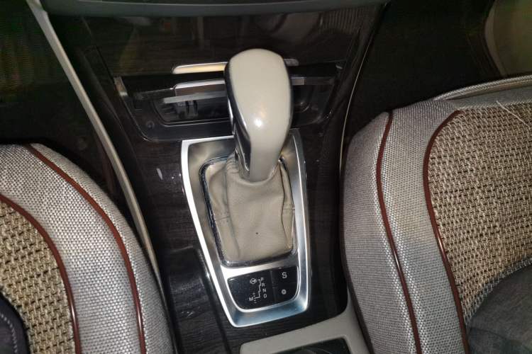 Used Citroen C5 2014 2.0L Automatic Zunyue Model Gear Lever