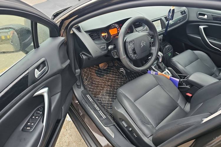 Used Citroen C5 2014 2.0L Automatic Luxury Edition Interior 3
