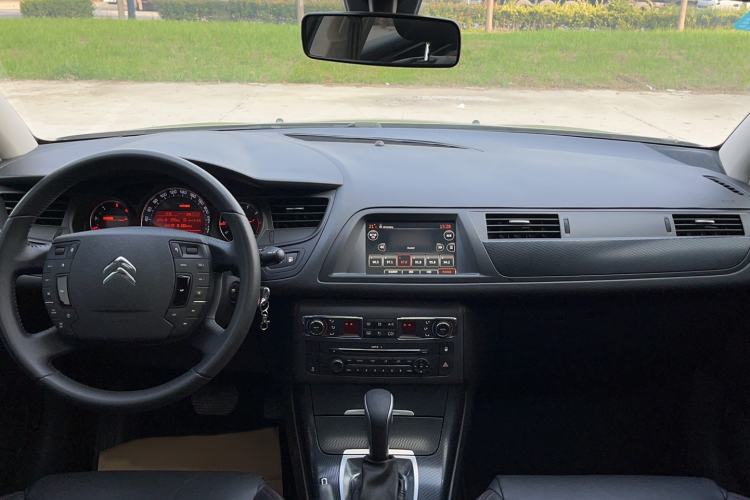 Used Citroen C5 2014 1.6T Automatic Luxury Model Interior 4