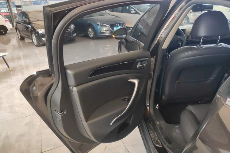 Used Citroen C5 2014 2.0L Automatic Luxury Edition Interior 8