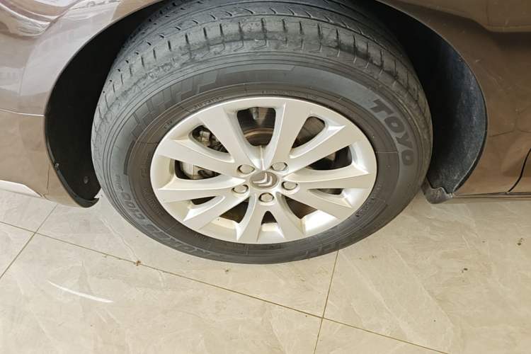 Used Citroen C5 2014 2.0L Automatic Luxury Edition Left Front Wheel Hub