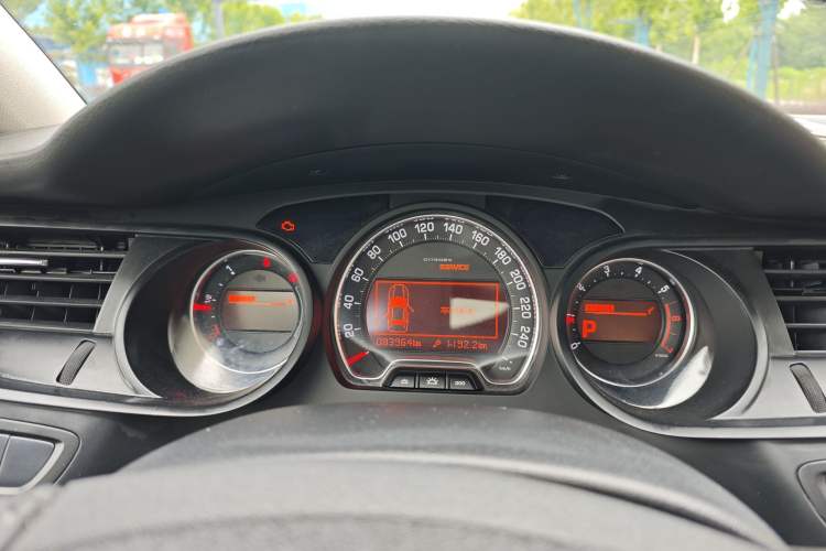 Used Citroen C5 2014 1.6T Automatic Luxury Model Odometer Close Up