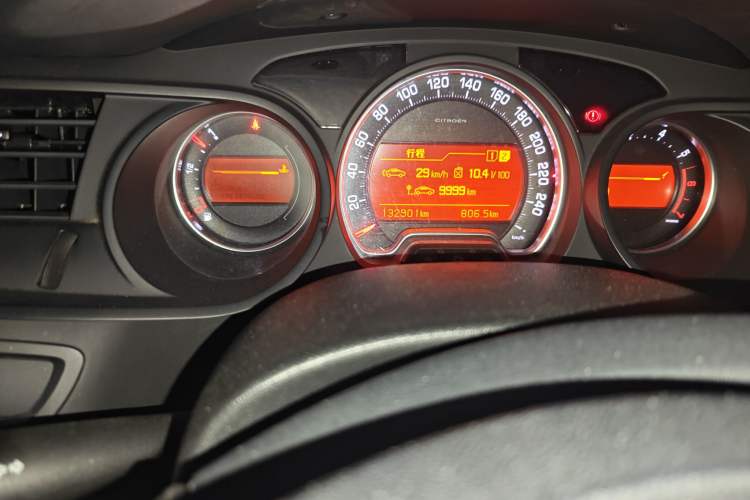 Used Citroen C5 2014 2.0L Automatic Zunyue Model Odometer Close Up