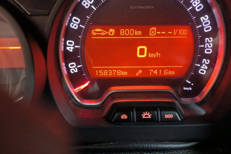 Used Citroen C5 2014 2.0L Automatic Luxury Edition Odometer Close Up