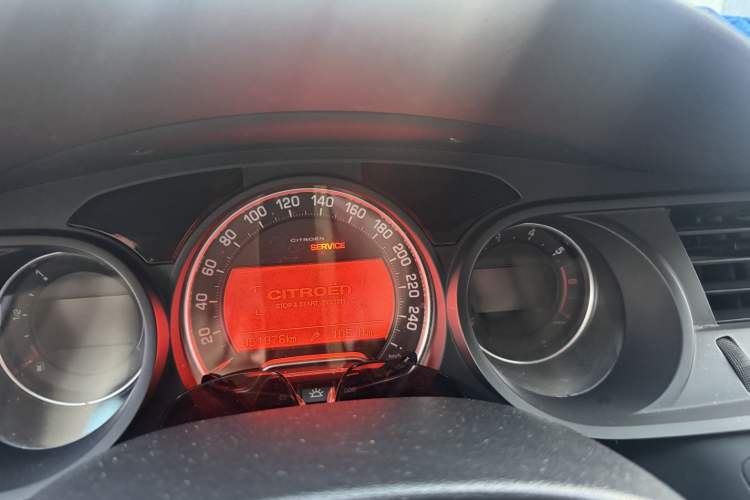 Used Citroen C5 2014 1.6T Automatic Prestige Model Odometer Close Up