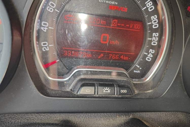 Used Citroen C5 2014 2.0L Automatic Luxury Edition Odometer Close Up