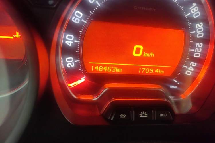 Used Citroen C5 2014 1.6T Automatic Luxury Model Odometer Close Up