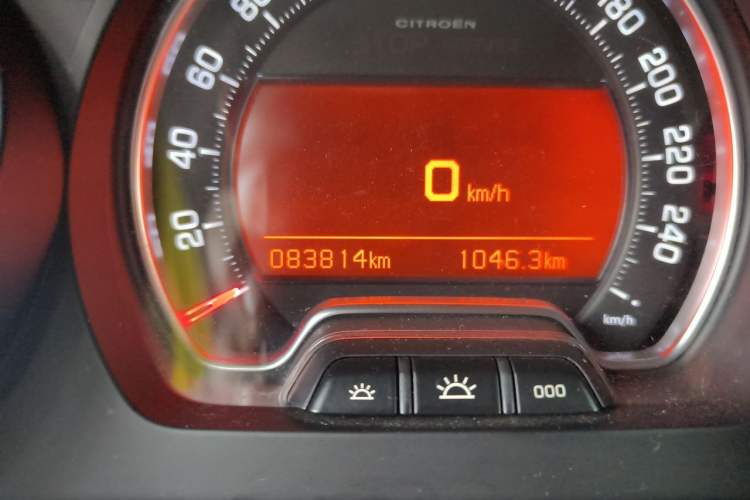 Used Citroen C5 2014 1.6T Automatic Luxury Model Odometer Close Up