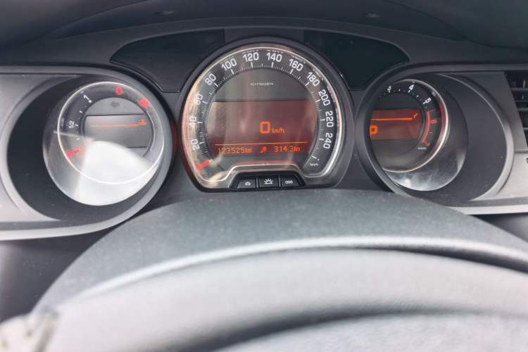 Used Citroen C5 2014 1.6T Automatic Prestige Model Odometer Close Up