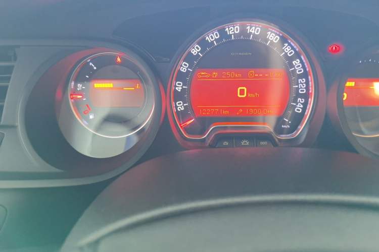 Used Citroen C5 2014 2.0L Automatic Luxury Edition Odometer Close Up