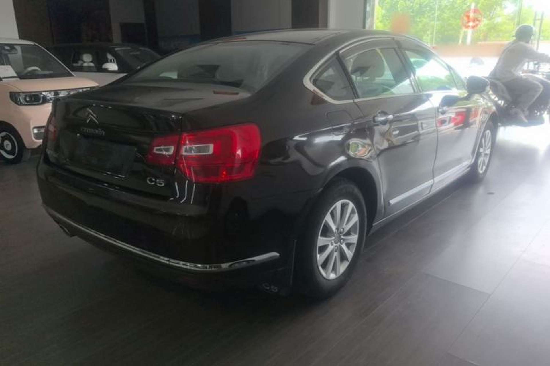 Used Citroen C5 2014 2.0L Automatic Luxury Edition Rear Right 45 Deg