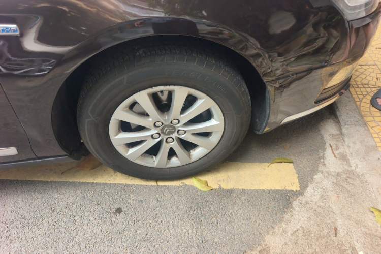 Used Citroen C5 2014 1.6T Automatic Luxury Model Right Front Wheel Hub