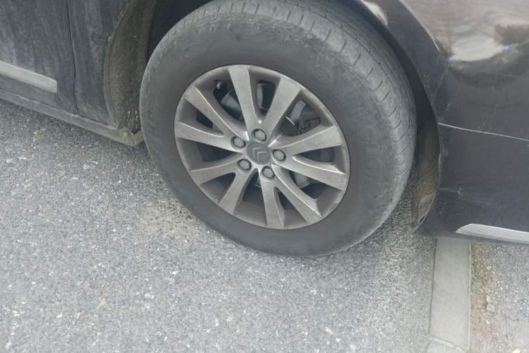 Used Citroen C5 2014 1.6T Automatic Luxury Model Right Front Wheel Hub