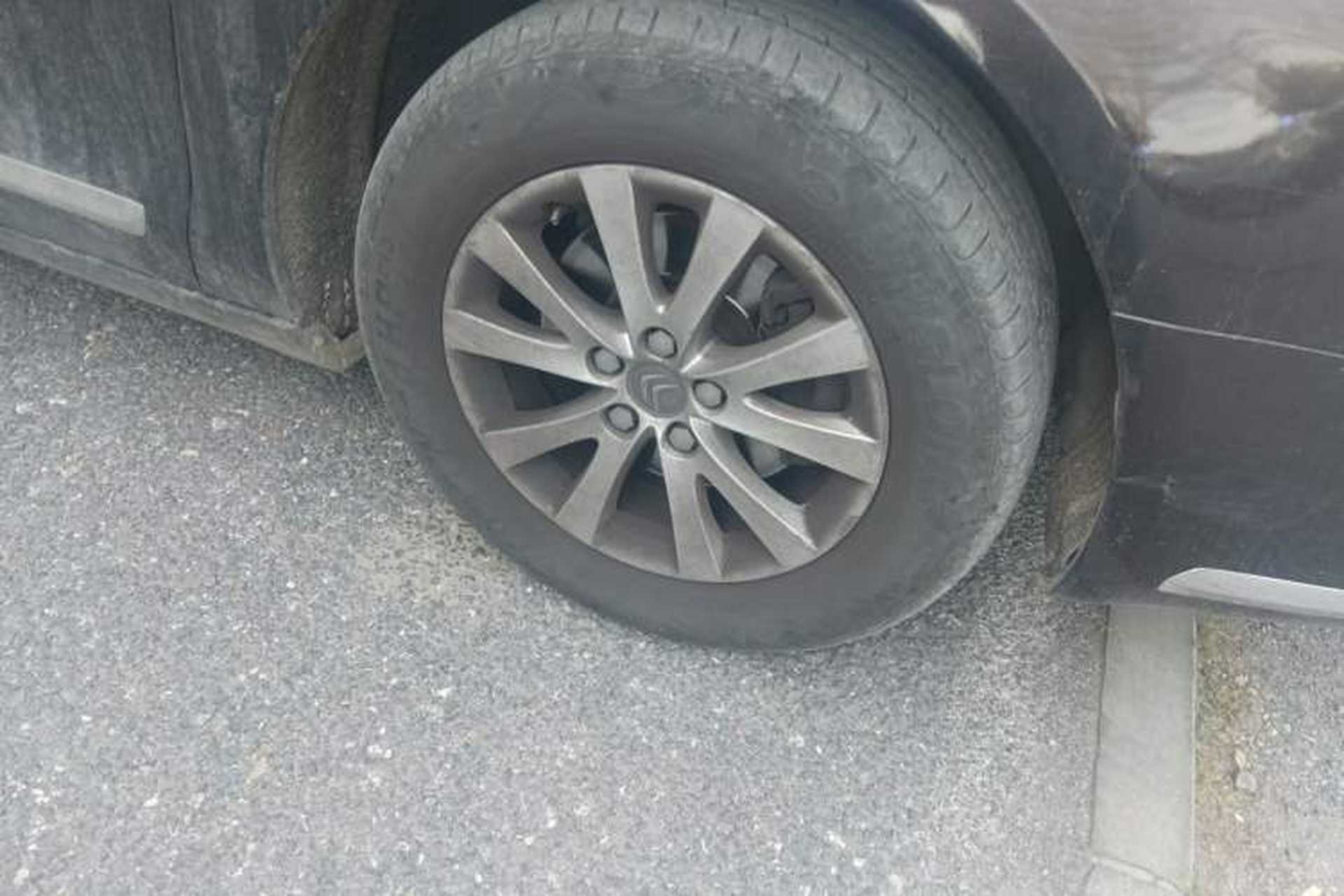 Used Citroen C5 2014 1.6T Automatic Luxury Model Right Front Wheel Hub