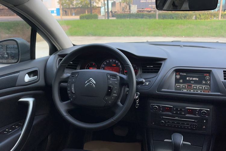 Used Citroen C5 2014 1.6T Automatic Luxury Model Steering Wheel