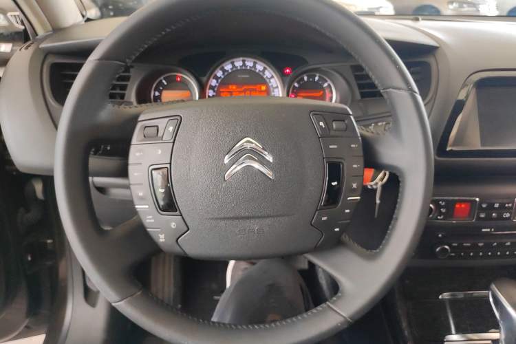 Used Citroen C5 2014 2.0L Automatic Luxury Edition Steering Wheel