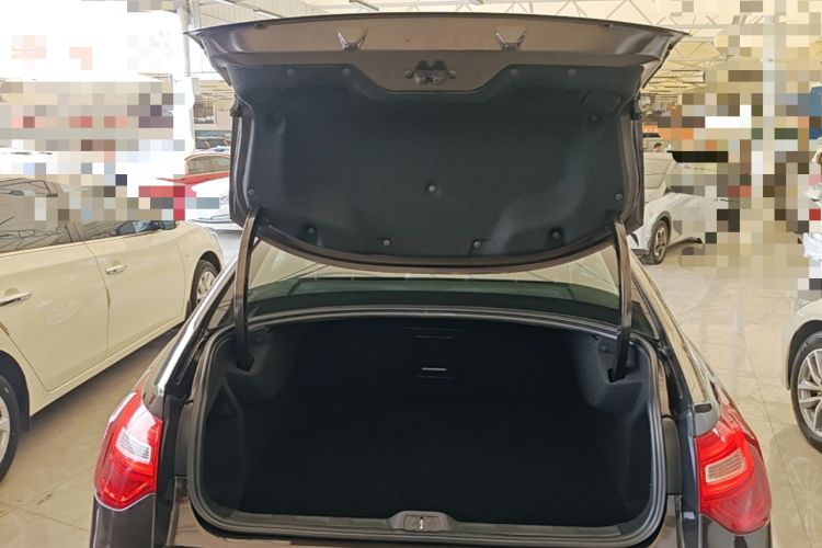 Used Citroen C5 2014 2.0L Automatic Luxury Edition Trunk