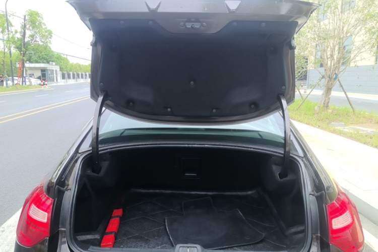 Used Citroen C5 2014 1.6T Automatic Luxury Model Trunk
