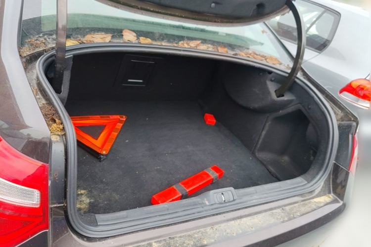 Used Citroen C5 2014 2.0L Automatic Luxury Edition Trunk
