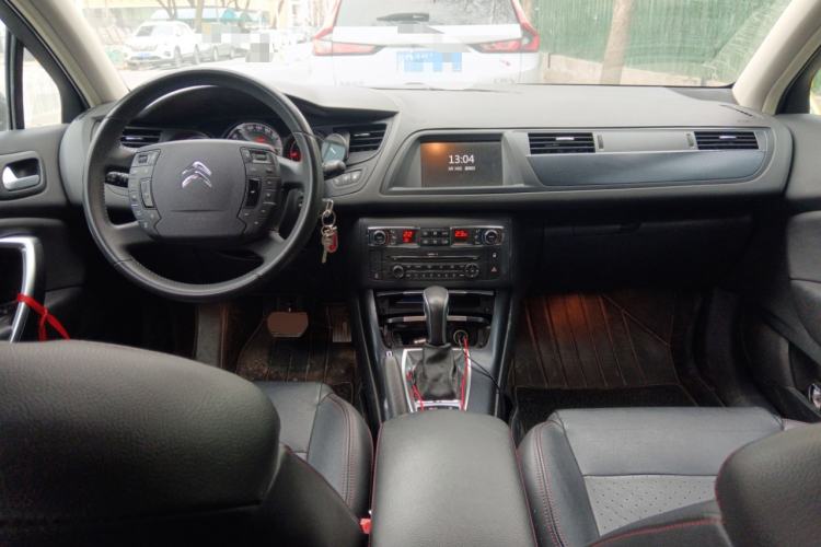Used Citroen C5 2014 1.6T Automatic Luxury Model Center Console