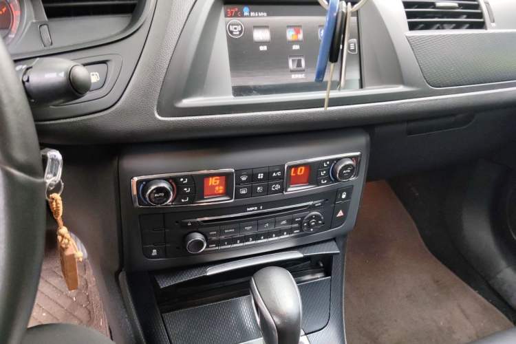 Used Citroen C5 2014 1.6T Automatic Luxury Model Audio And AC Panel