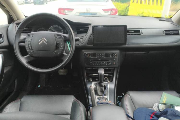 Used Citroen C5 2014 1.6T Automatic Luxury Model Center Console