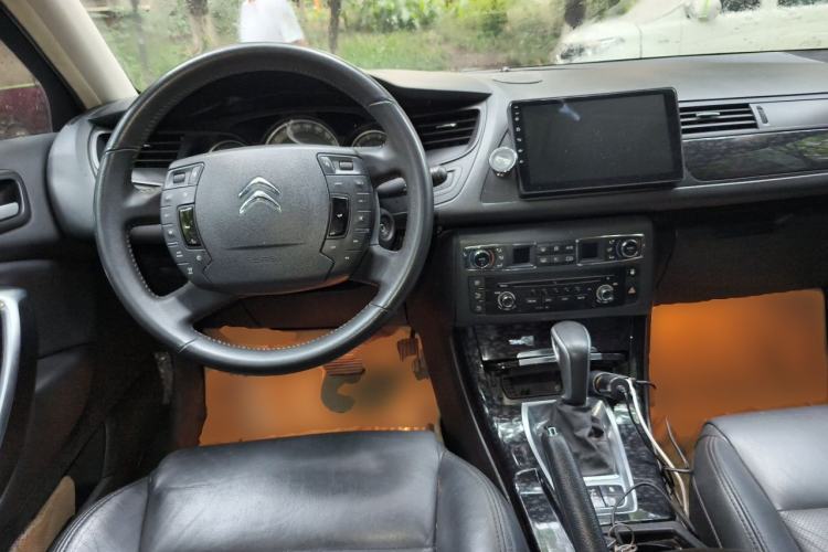 Used Citroen C5 2014 2.0L Automatic Luxury Edition Center Console