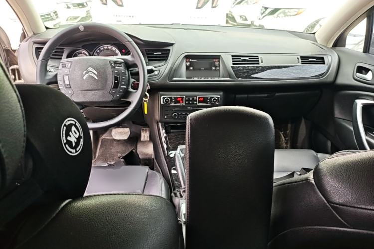 Used Citroen C5 2014 2.0L Automatic Luxury Edition Center Console