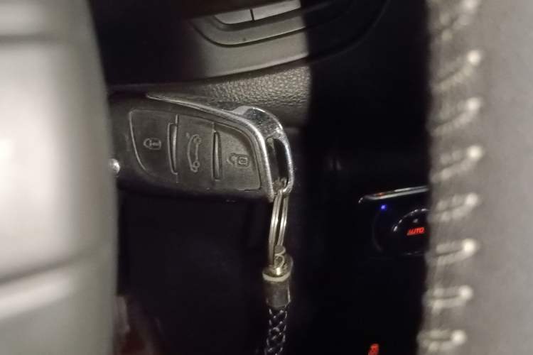 Used Citroen C5 2014 1.6T Automatic Luxury Model Interior 1