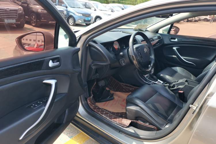 Used Citroen C5 2014 2.0L Automatic Luxury Edition Interior 3